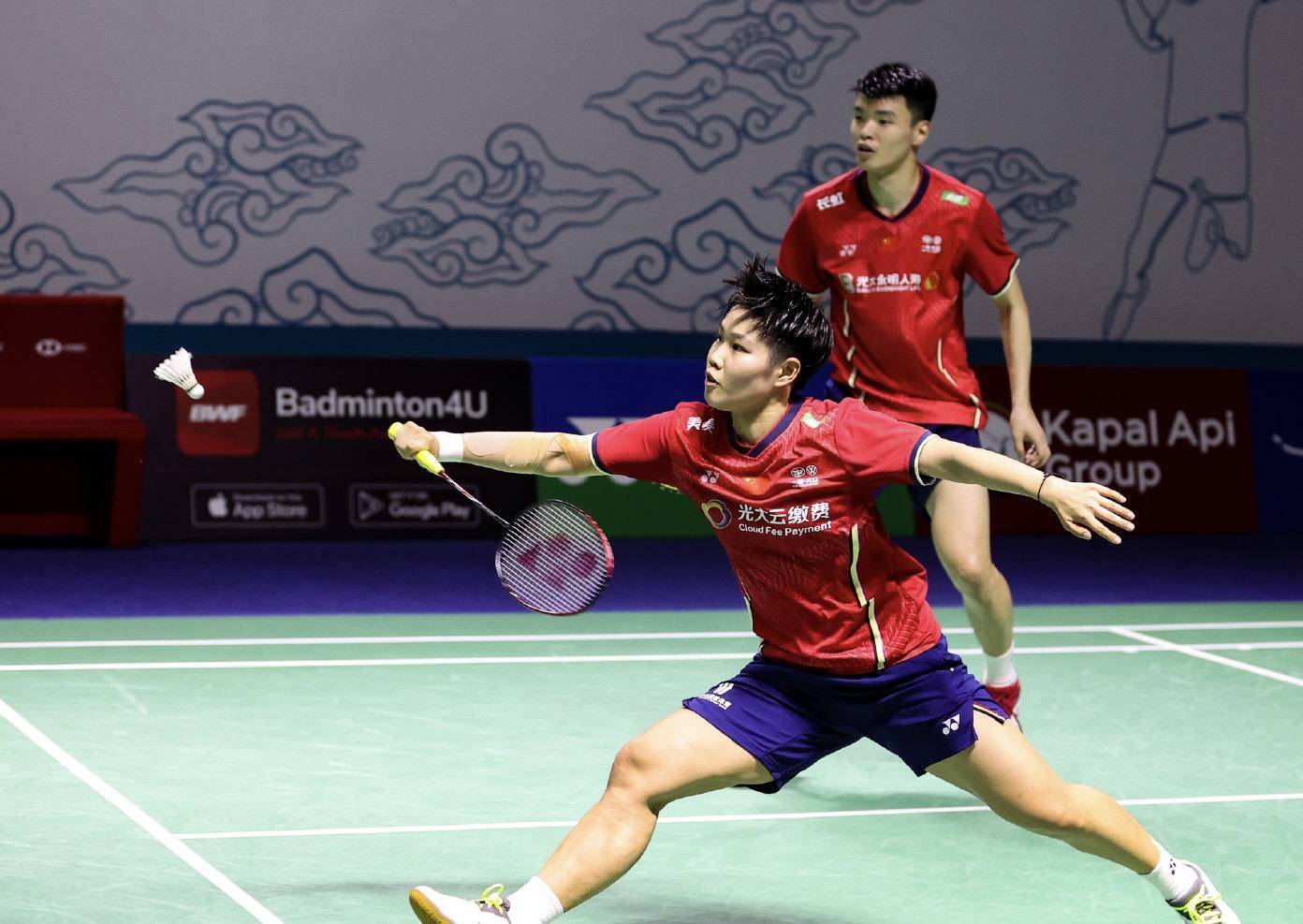 中国队险胜泰国队，黄鸭组合点燃赛场