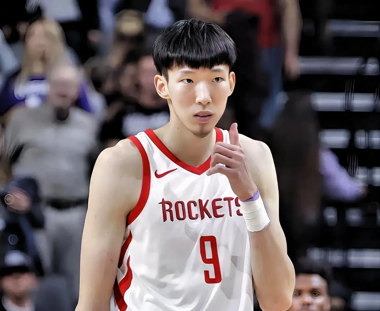 猛龙横扫湖人,周琦关键制胜 猛龙横扫湖人,周琦关键制胜