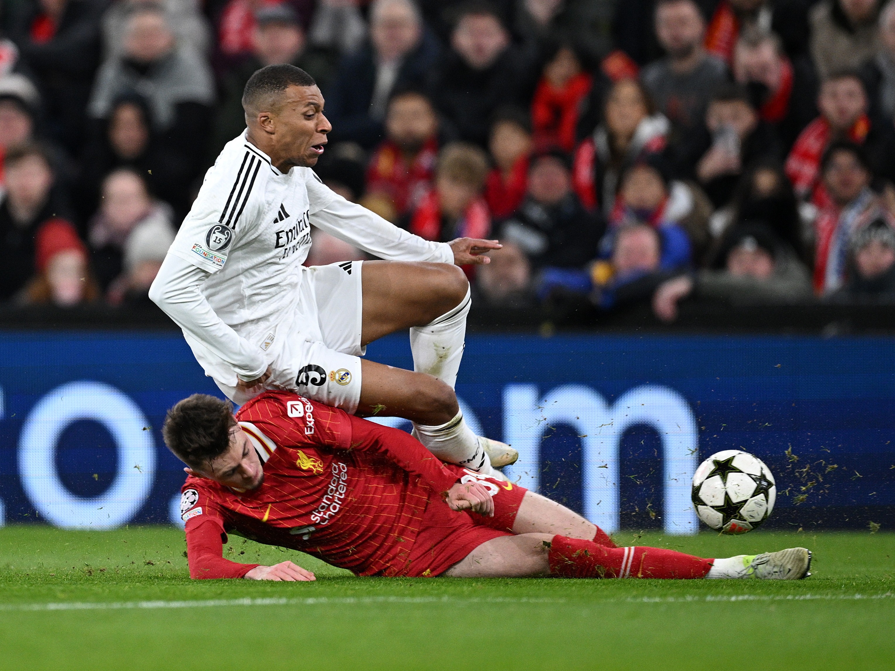 皇马鏖战塞维利亚，阿圭罗关键制胜