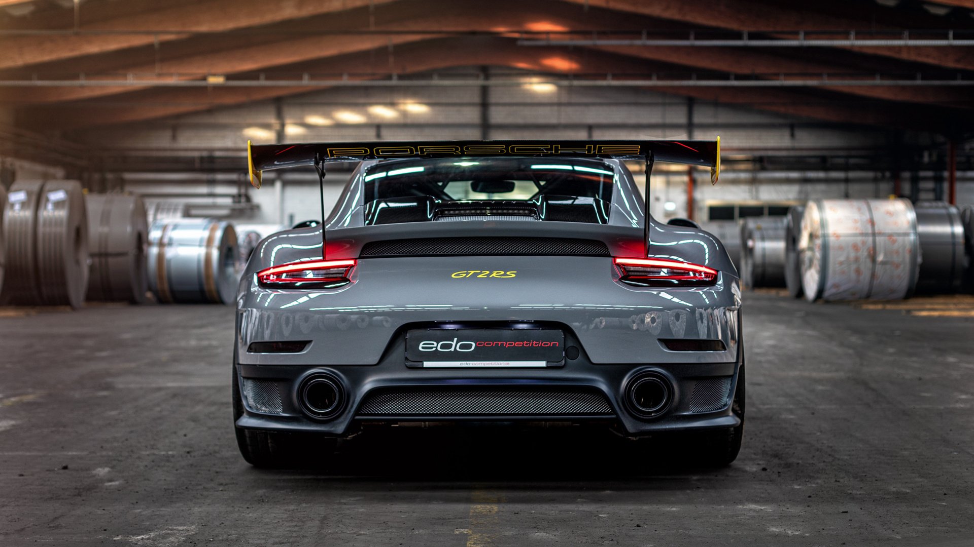 绿茵双重奏,亚特兰大强势碾压曼联,阿坎吉百场里程碑铸就传奇