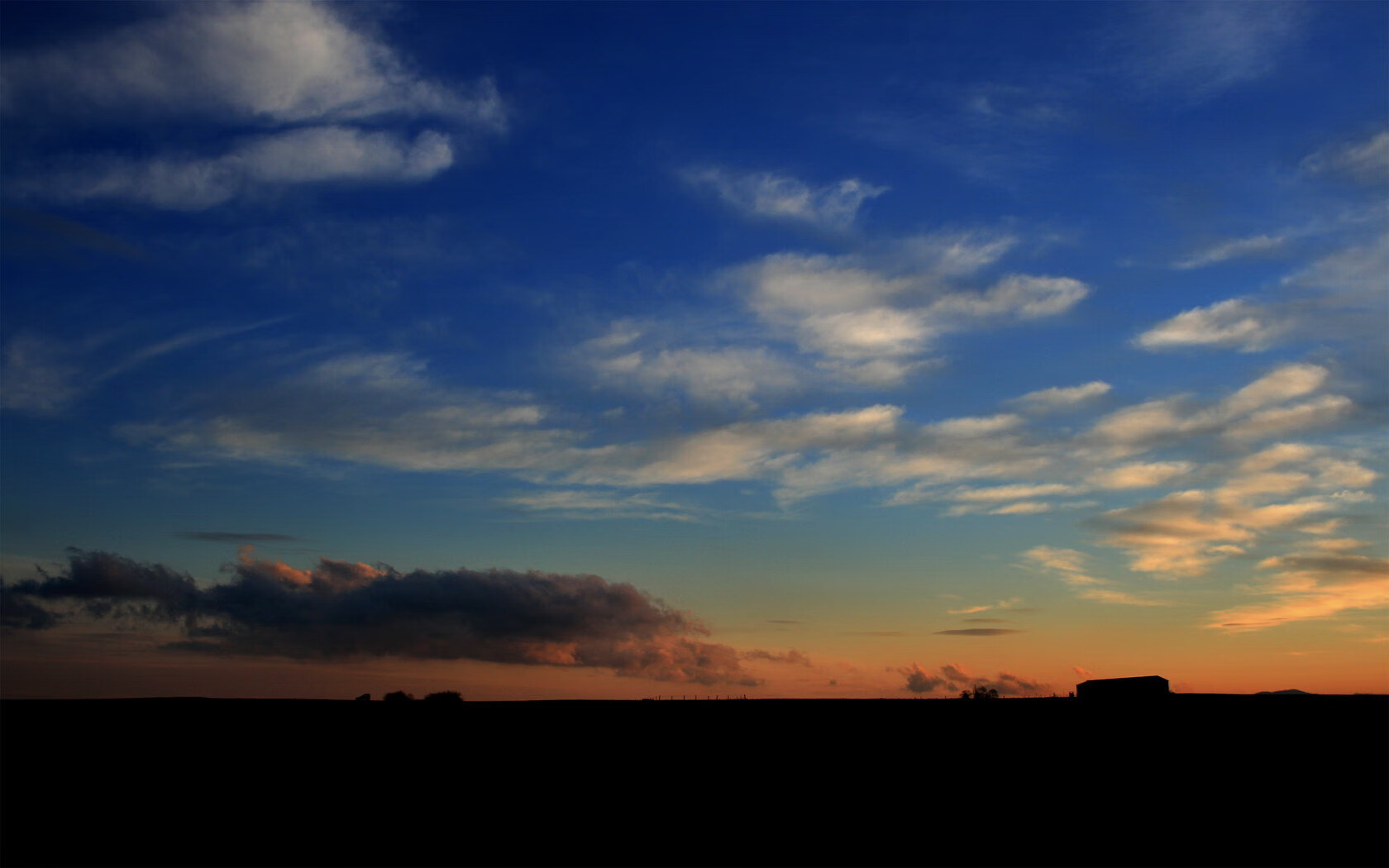 当黄蜂蛰醒老鹰的午后，那个叫克莱的男人正在雕刻永恒